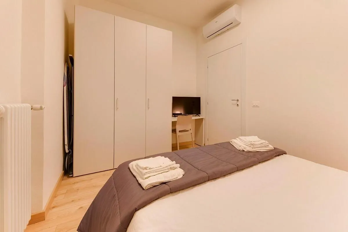 Lejlighed Centro Storico - 3 Camere - 2 Bagni E Free Wi-Fi Modena Italien